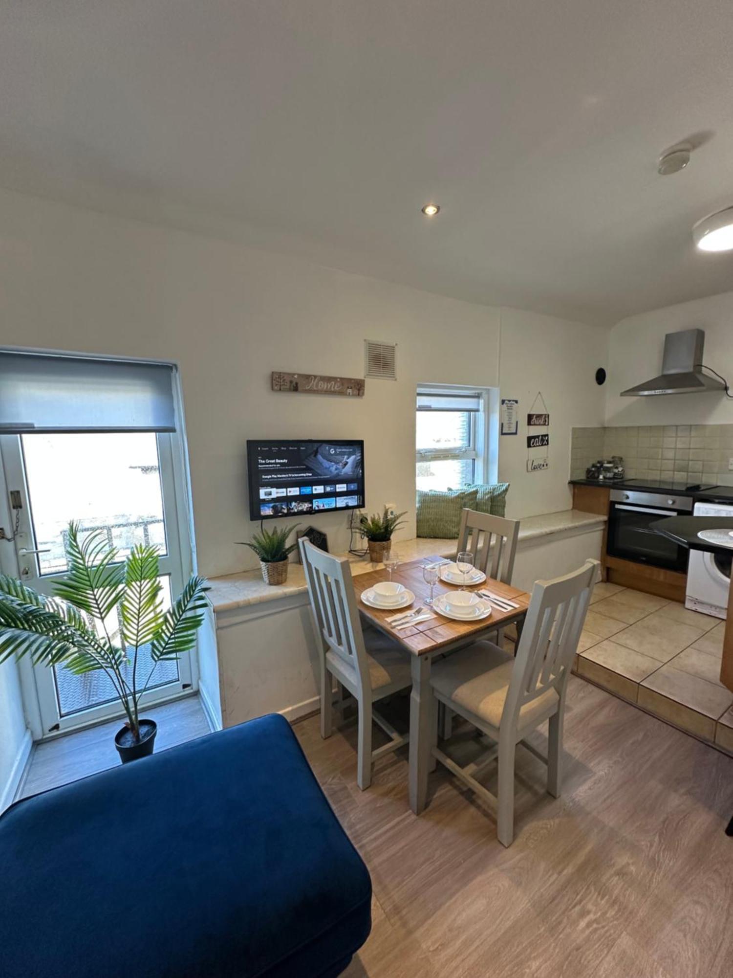 City Centre Stay Apartment Голуэй Экстерьер фото